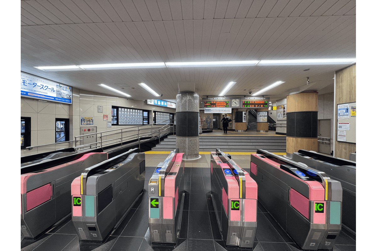 五反野駅の改札