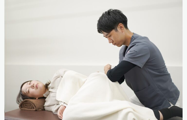 三郷中央で肩甲骨の痛みに悩む方へ｜原因・内臓の関連痛など見分けたいサインと整え方・受診目安をCUREPROが解説【柔道整復師監修】