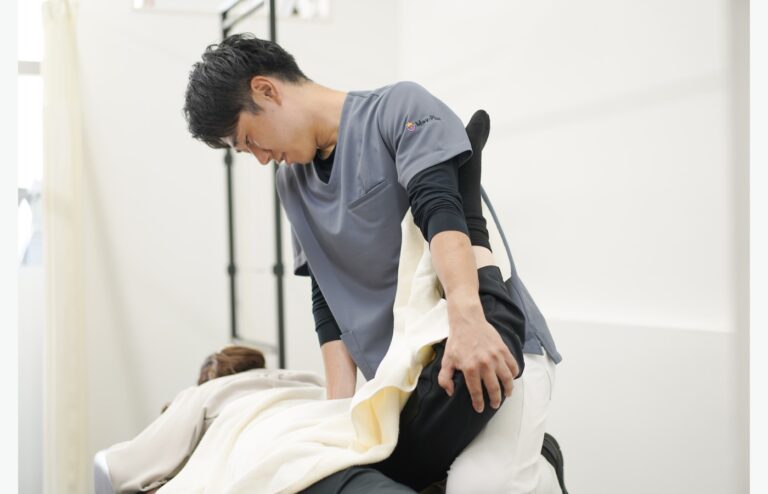 三郷中央で腰が曲がらないと悩む方へ｜こわばり・腰曲がりなど原因の見分け方と受診の目安をCUREPROが解説【柔道整復師監修】