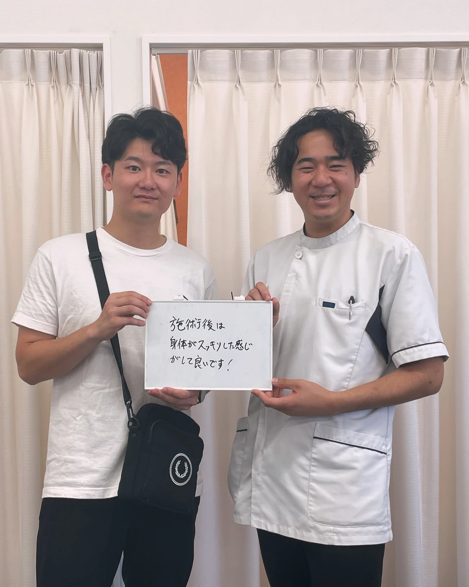 ホワイトボードにメッセージを寄せてくださった患者様とスタッフ