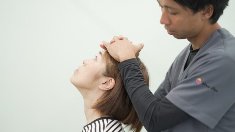 眼精疲労の整体なら三郷のCUREPRO｜目の疲れ・首肩のこりにお悩みの方へ【柔道整復師監修】
