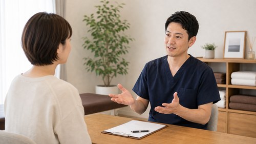 ソフト整体との違いを説明する様子