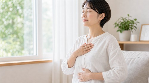 深い呼吸でこわばりをゆるめる