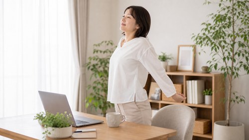 こまめに姿勢を変える女性