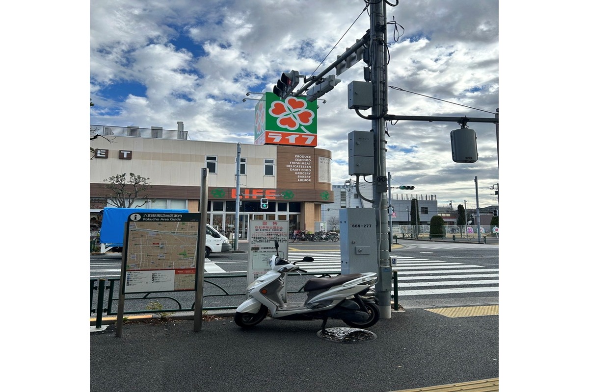 六町駅A3出口から信号へ進む道順