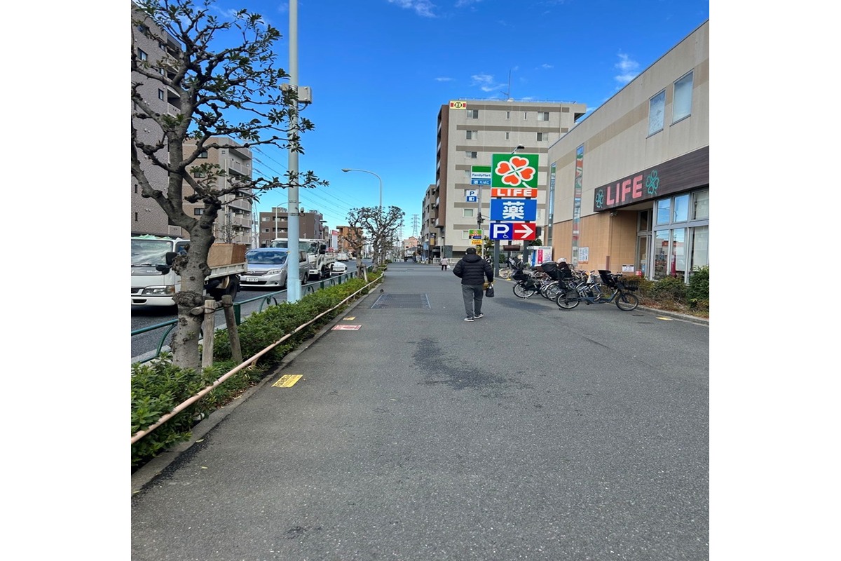 ファミリーマート方面へ直進する道順