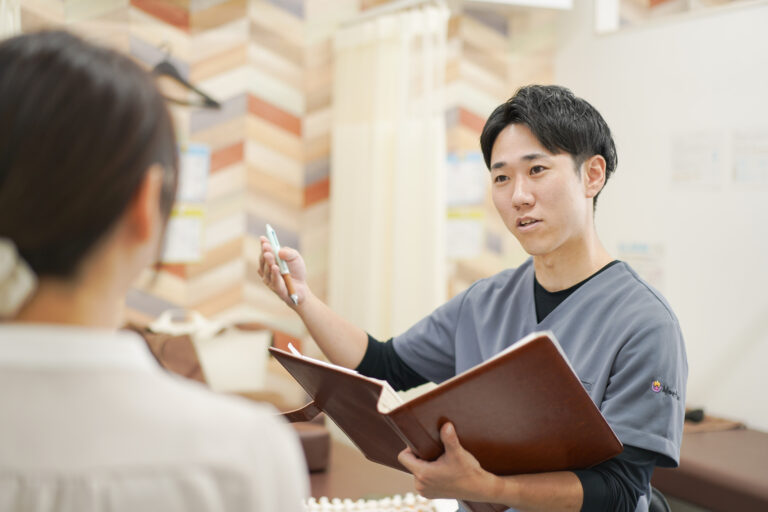 足立区六町の尾てい骨痛｜原因と対処をCUREPROが解説【柔道整復師監修】