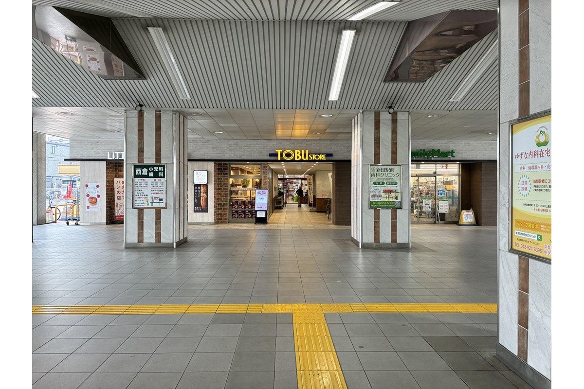 新田駅改札から東口へ進む道順