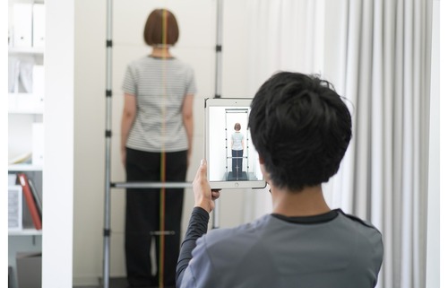 股関節だけでなくお尻や骨盤と姿勢から整える整体イメージ