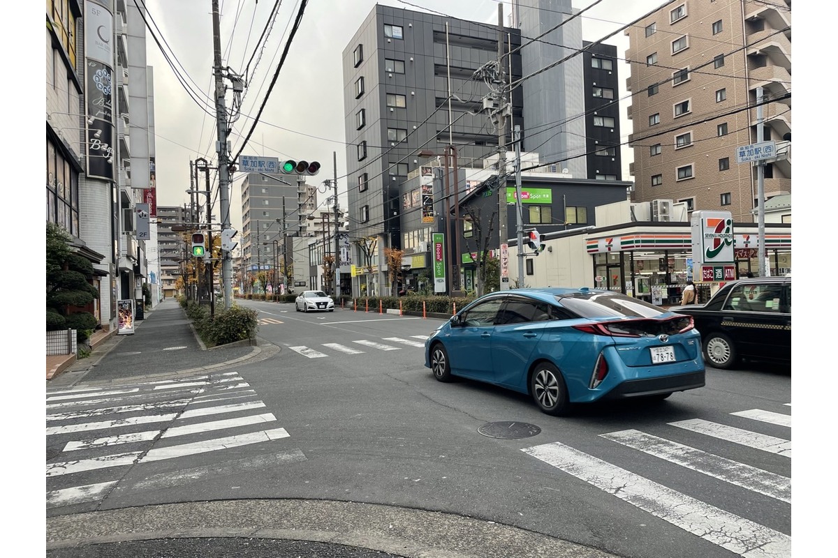 セブン-イレブンのある十字路