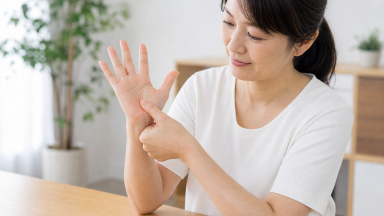 手のツボで痛い場所は何のサイン？位置・押し方・体の不調との関係