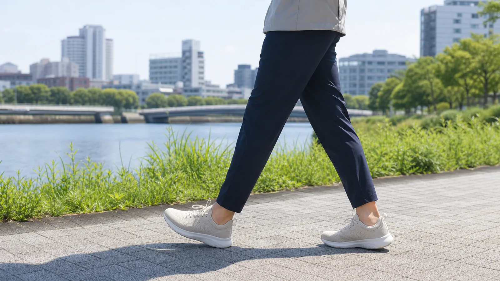 無理のない歩幅で安定して歩く姿勢
