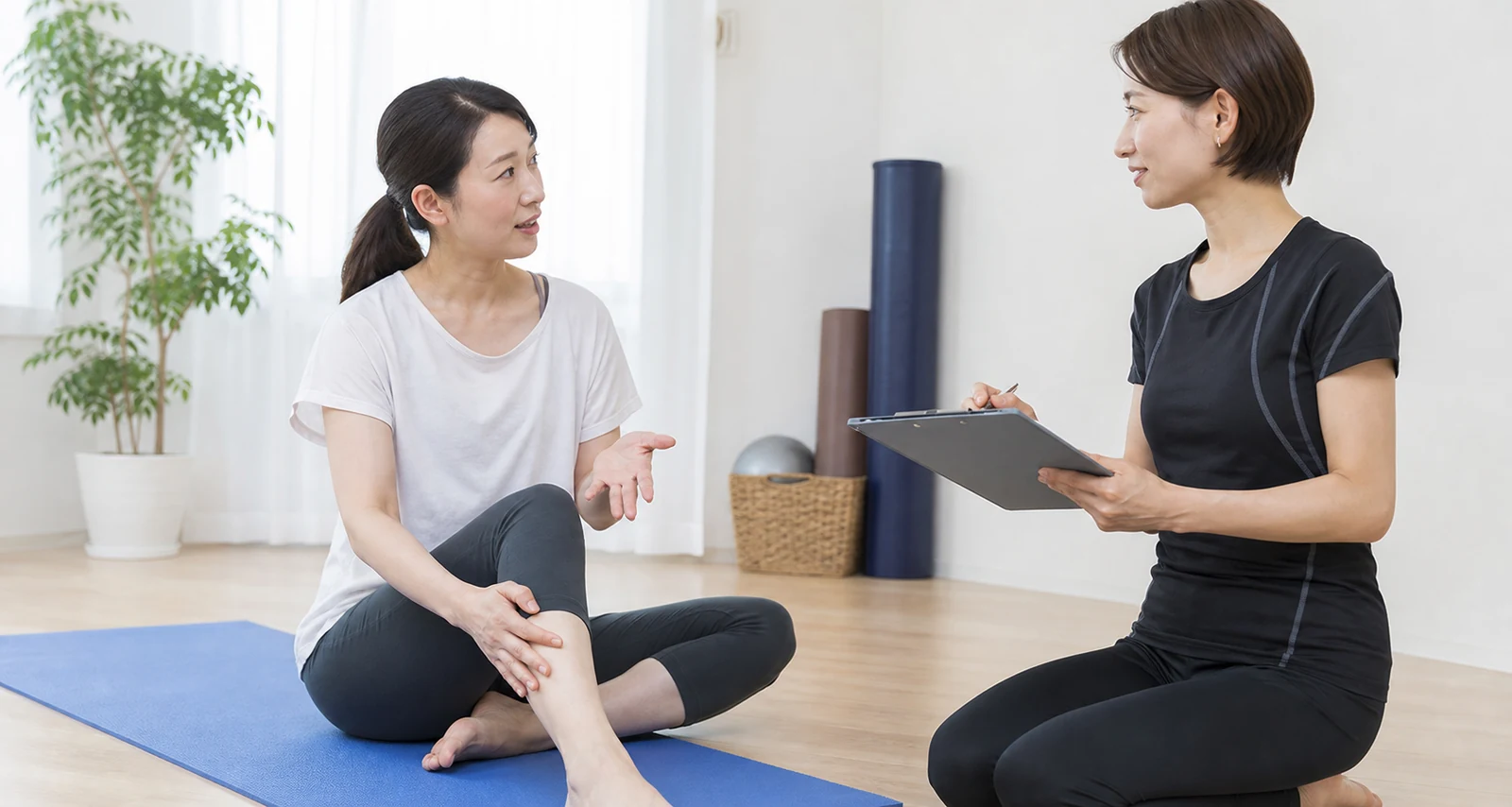 脚の運動やむくみについて専門家へ相談する女性