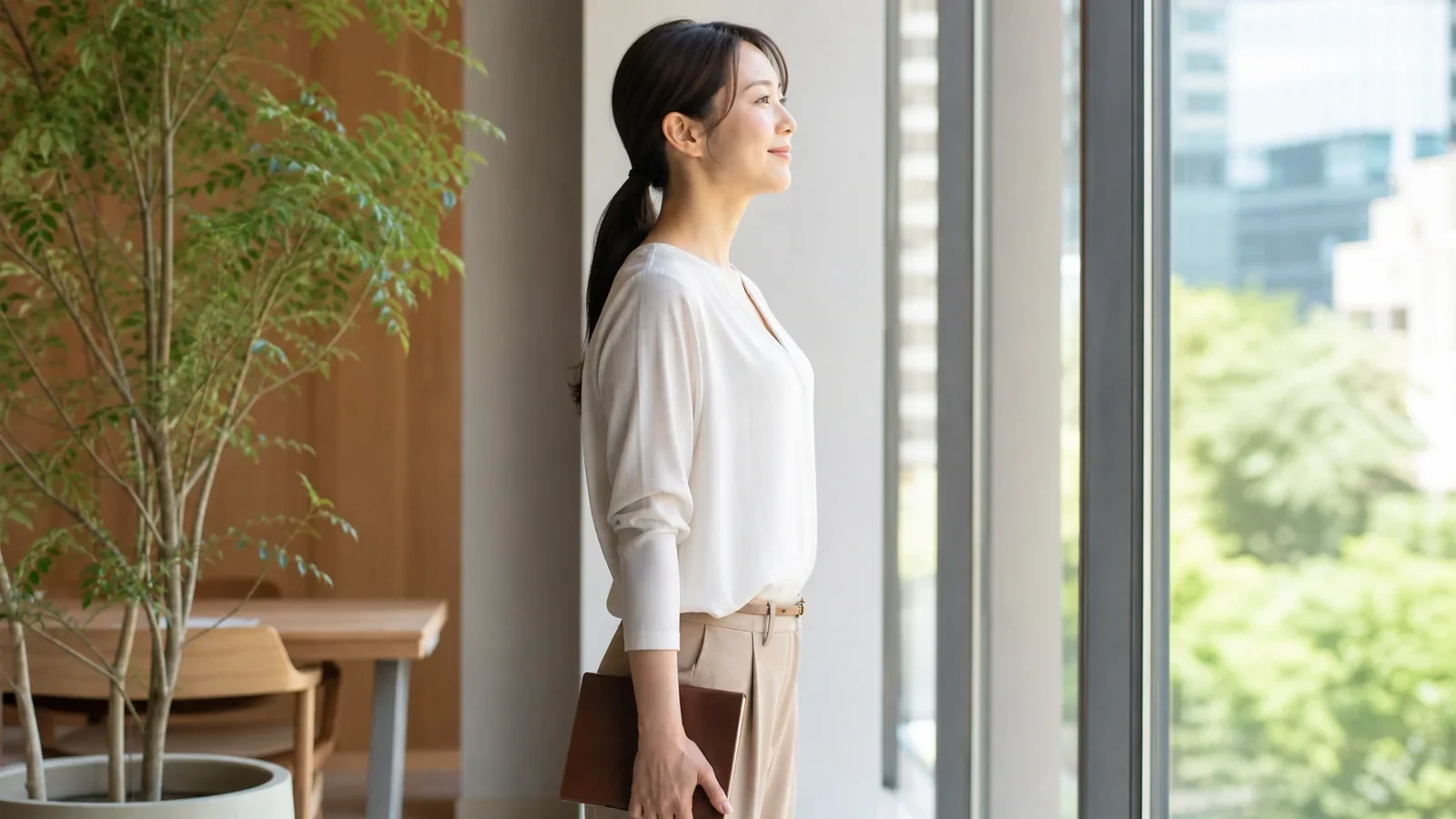 身体に合う安全な整体を選び前向きに過ごす女性