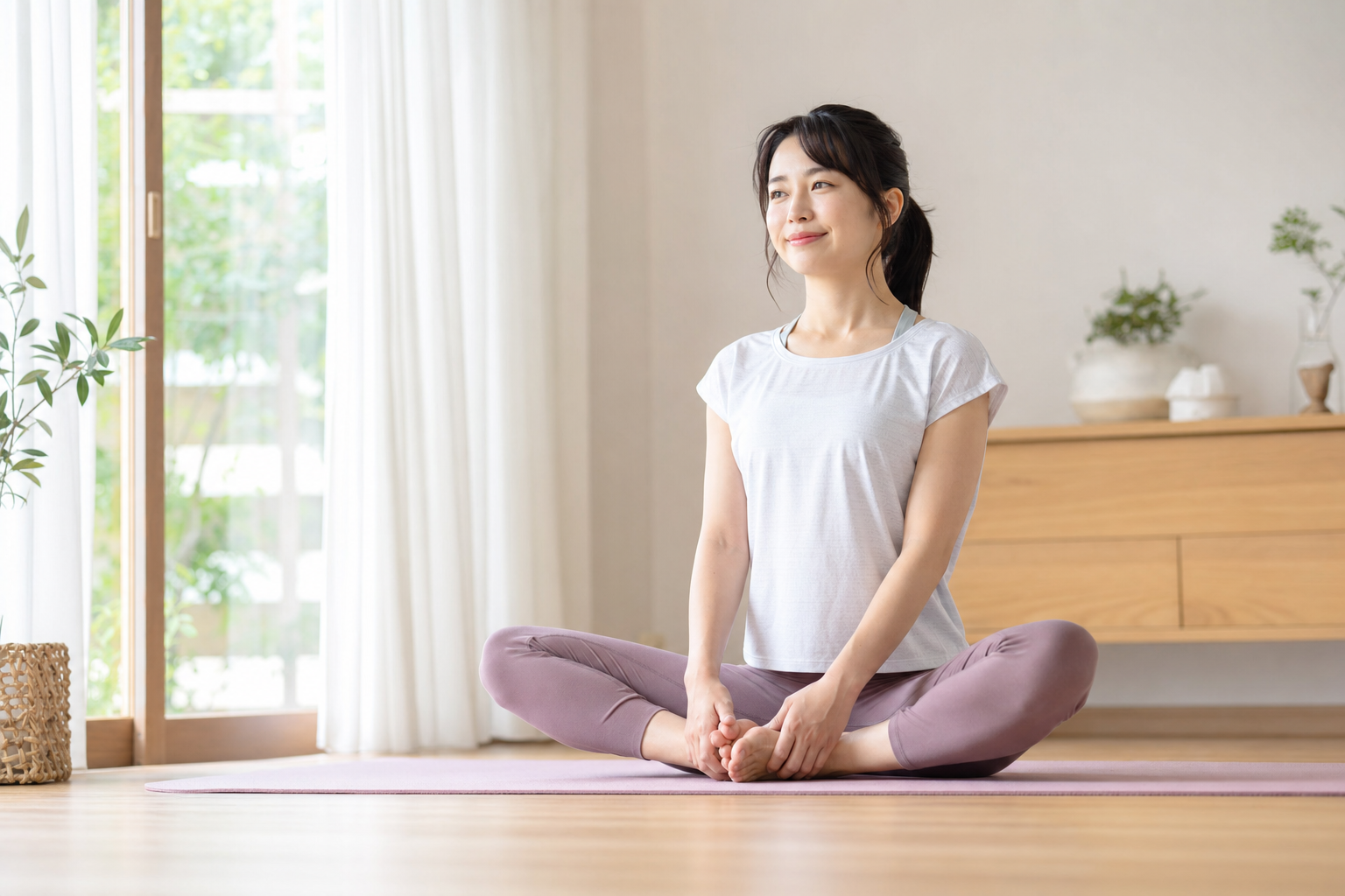 あぐらの股関節痛に向けたセルフケアのイメージ