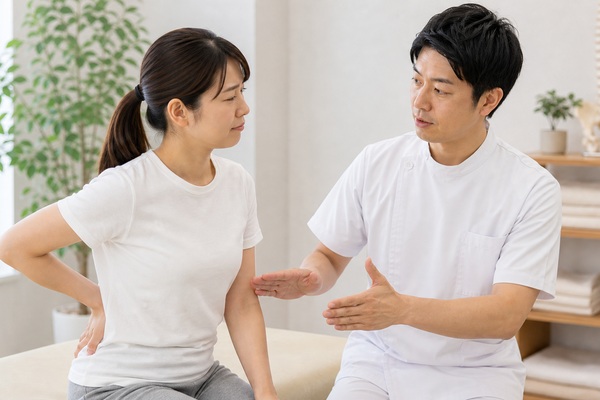 背中の痛みや無理な動きを避けるための相談イメージ