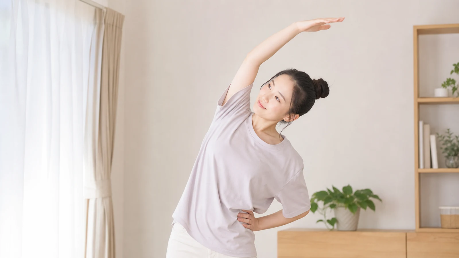 背中の左側を無理なく伸ばす側屈ストレッチ