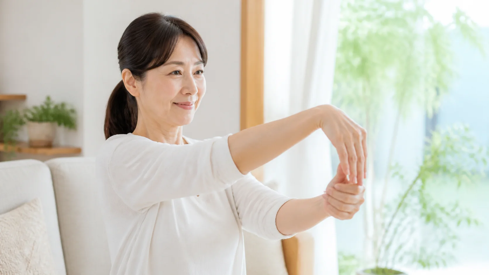 手首と前腕をゆっくり伸ばすセルフケア