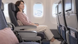 長時間フライトの腰痛対策は座る前に決まる｜機内でできる3本柱