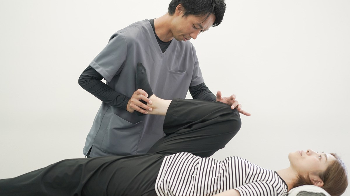 お尻まわりを強く押さずやさしく整える施術イメージ