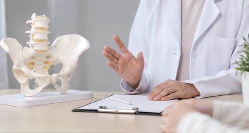 馬尾症候群など注意すべき症状を医療機関へ相談するイメージ